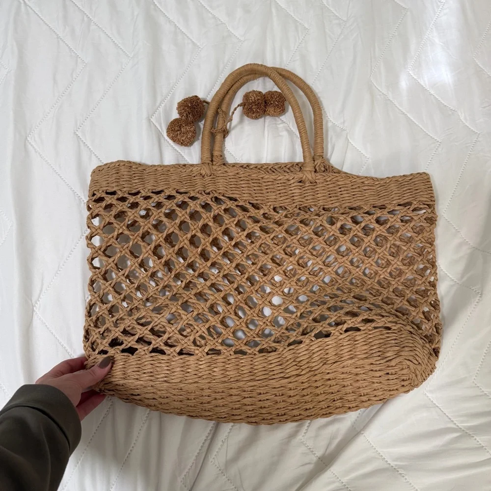 Lulu's Tan Straw Tote Bag